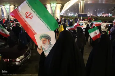 شیراز ایستاده در پای کار انقلاب اسلامی