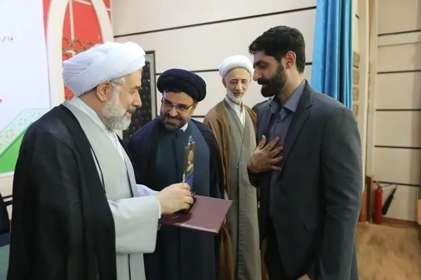 برگزیدگان همایش ظرفیت‌های فرهنگی، دینی و زبانی غرب آسیا تجلیل شدند