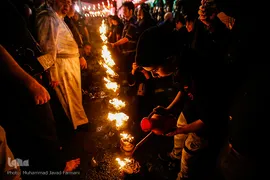 آیین مشعل گردانی عراقی ها در شب عاشورای حسینی