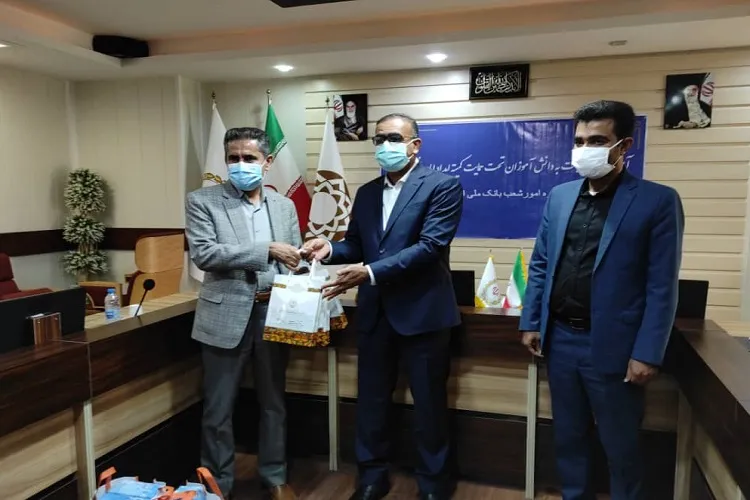 آیین اهدای تبلت به دانش‌آموزان نیازمند هرمزگانی برگزار شد