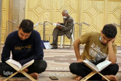 جزء خوانی دانش آموزان در شبستان مسجد وکیل شیراز