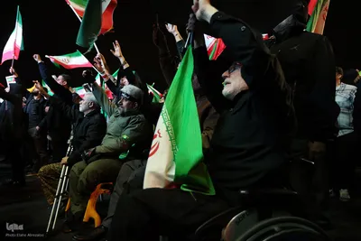 پای کار انقلاب