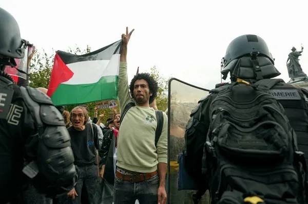 Gumamit ng Tear Gas, mga Kanyon ng Tubig ang Pulis ng Pransiya para Ihinto ang Maka-Palestine na mga Protesta