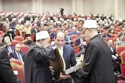 An Bada kyautar kwafin kur'ani mai kayatarwa ga shugaban kasar Masar