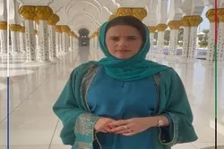Israels Innenministerin besucht die Scheich-Zayid-Moschee in Abu Dhabi