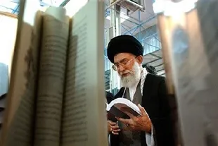 «شعر، کتاب، سیاستگذاری» اهتمام سه‌گانه رهبر شهید به زبان فارسی + صوت