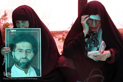 مراسم تدفین پیکر پاک مجاهد جانباز شهید حجت الاسلام سید «مهدی تقوی» از شهدای حادثه تروریستی مجلس در گلزار شهدای قم