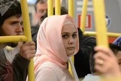 Une élève en hijab  violemment agresseée en Angleterre 