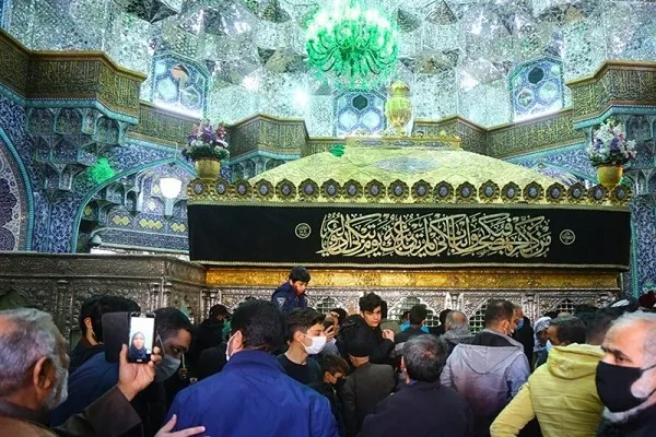 حرم مطهر حضرت معصومه(س) سیاه‌پوش شد