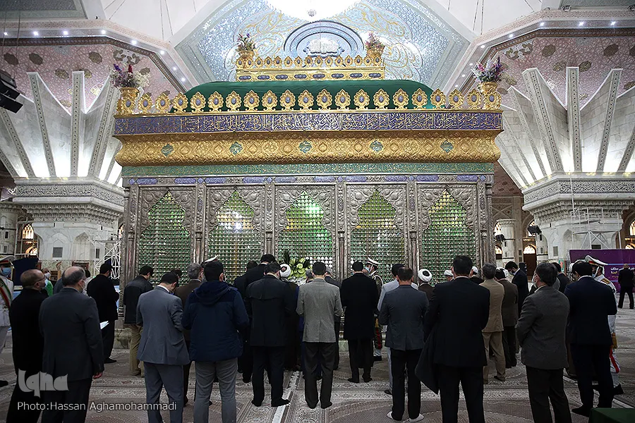 الشريحة الأكاديمية في إیران تجدد العهد مع مبادئ الامام الخميني (رض)