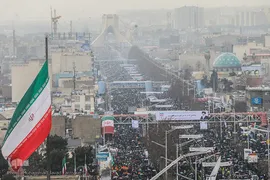 شکوه چهل سالگی/ تهران خیابان آزادی