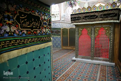 آیین تعویض پرچم حرم امامزاده علی بن جعفر(ع)