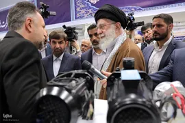 بازدید رهبر انقلاب از نمایشگاه توانمندی‌ها و دستاوردهای بخش خصوصی
