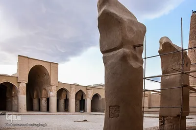 
افراشته فیروزه‌ای؛ مسجد تاریخانه‎‎ دامغان
