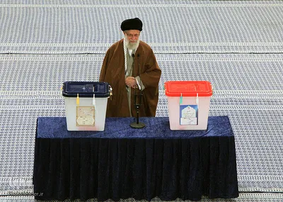 حضور رهبر معظم انقلاب در پای صندوق رأی
