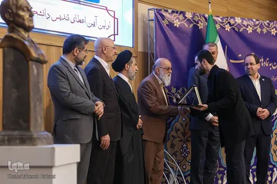 نخستین آیین اعطای تندیس دانشگاه تهران به نمادهای مقاومت