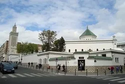Reklamo na inihain ng Moske sa Paris Laban sa Pranses na May-akda Dahil sa mga Anti-Muslim na mga Pahayag