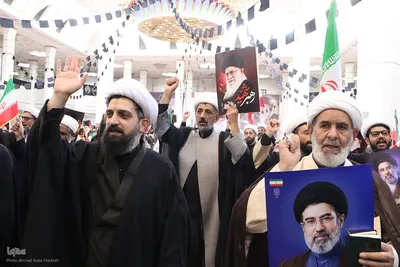 بیعت روحانیون و طلاب فارس با سومین رهبر معظم انقلاب