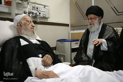 عیادت رهبر انقلاب اسلامی از حضرت آیت الله مکارم شیرازی
