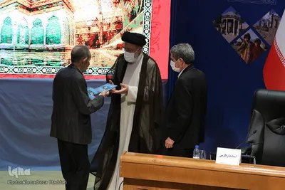 جلسه شورای اداری و نشست خبری رئیس جمهور در شیراز‎‎