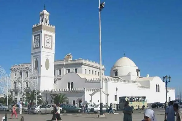 الجزائر: بث القرآن عبر مكبرات الصوت بالمساجد خلال رمضان