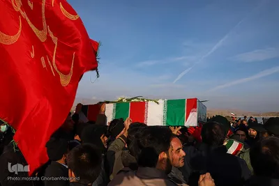 تدفین پیکر شهید گمنام دفاع مقدس دراهر