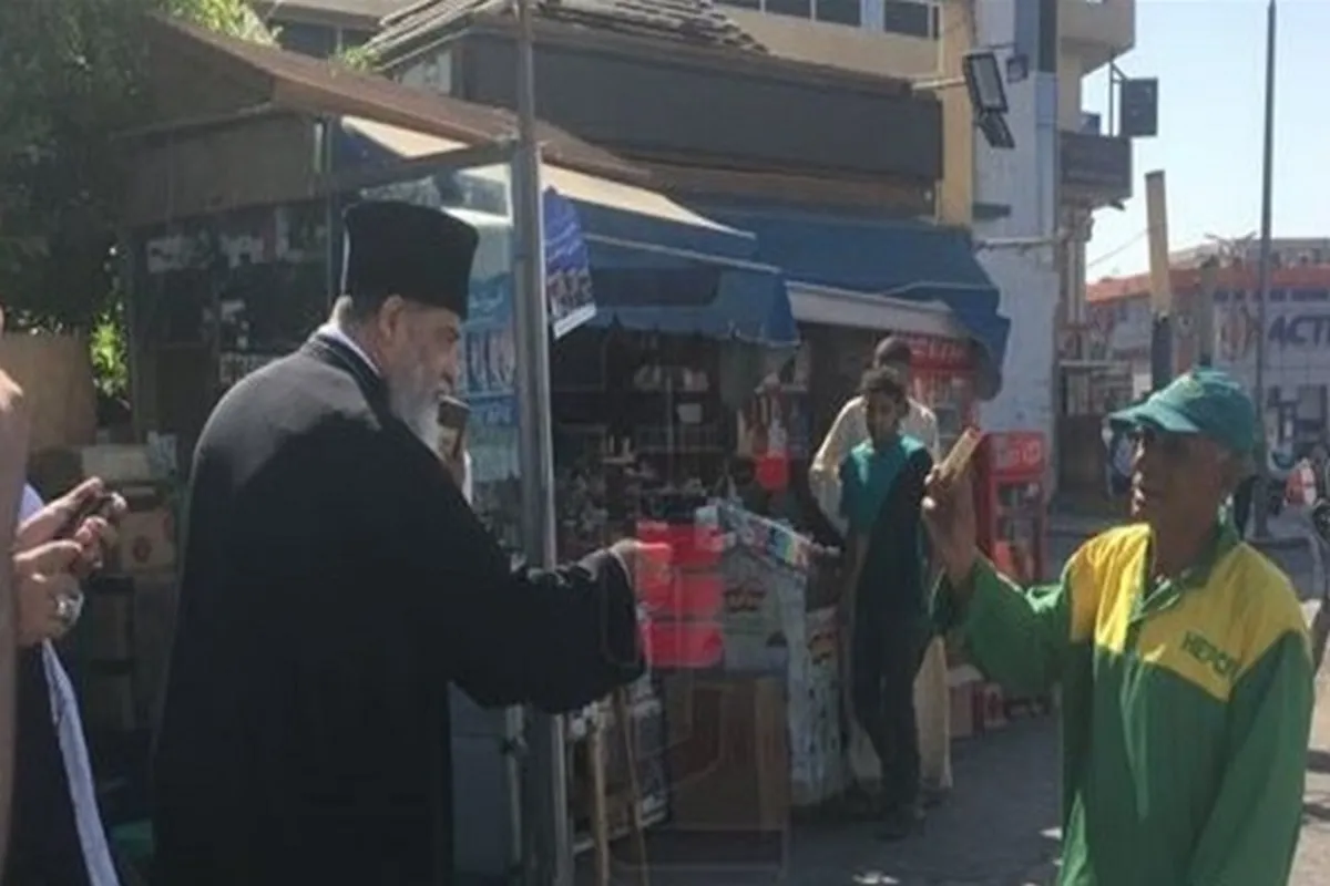 Egyptian Pastor Hands Out Free Sweets on Milad-un-Nabi