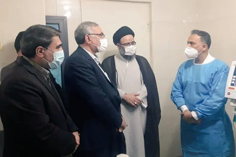 عیادت وزیر بهداشت از آیت‌الله علوی‌گرگانی