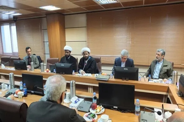 برپایی دیدار صمیمانه پیشکسوتان قرآنی با رئیس سازمان دارالقرآن