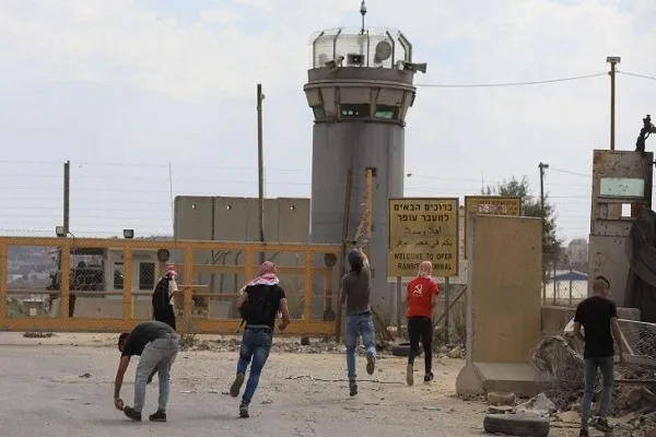 شيخ الأسرى الفلسطينيين في حالة صحية خطرة لإصابته بكورونا