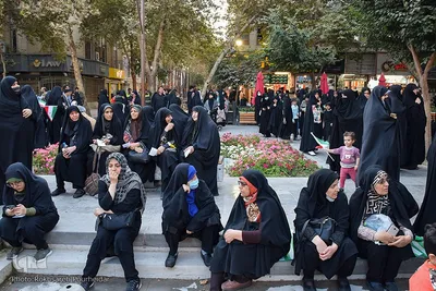 اجتماع دختران مهدوی در گذر چهارباغ اصفهان