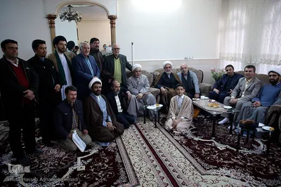 حضور جمعی از جامعه قرآنی در منزل حجت‌الاسلام والمسلمین محمدرضا شهید‌ی‌پور، پیشکسوت قرآنی