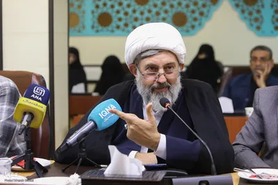 حجت‌الاسلام والمسلمین حسینعلی تهرانی دانا، مدرس حوزه علمیه قم در مراسم بزرگداشت آیت‌الله سیدمصطفی حسینی دشتی