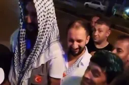 Fransız aktivist Müslüman oldu