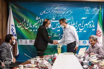 تجلیل از برگزارکنندگان مراسم اهدای تندیس ملی فداکاری
