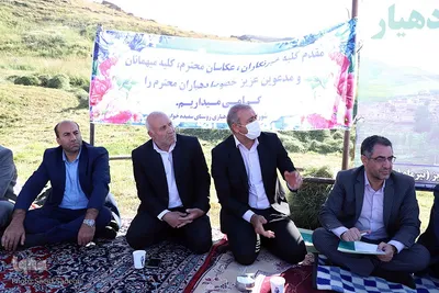 نشست خبری محمد اسکندری، مدیرکل دفتر امور روستایی و شوراهای استانداری استان آذربایجان شرقی در روستای سفیده خان