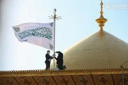 Festfahne auf Kuppel des Heiligtums von Imam Ali (as.) gehisst + Bilder