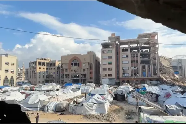 Estudantes Retornam à Devastada Universidade Islâmica de Gaza para Primeiras Aulas Presenciais em Dois Anos