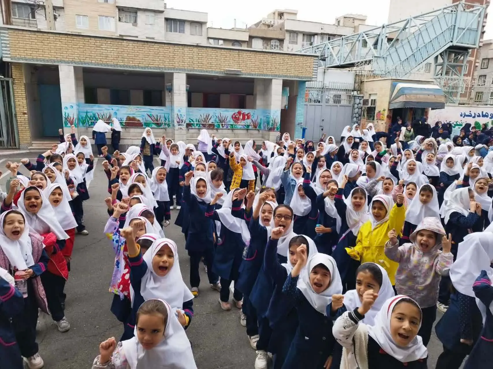 برگزاری مراسم یادبود شهید نصرالله در مدارس طرح شهید آرمان تهران