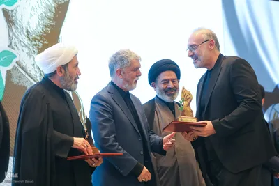 آیین پایانی و مراسم اهدای جوایز نخستین دوره جایزه جهانی شعر امام شهید(ره) 