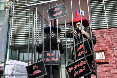 راهپیمایی یوم الله ۱۳آبان در مقابل لانه جاسوسی آمریکا