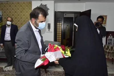 دیدار و رییس مرکز اطلاع رسانی وزارت کشور با خانواده شهید در بیرجند