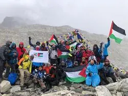 “27 palestinos izan su bandera en las cumbres del Monte Everest”