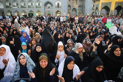 تعویض پرچم گنبد حرم امام رضا(ع)‎