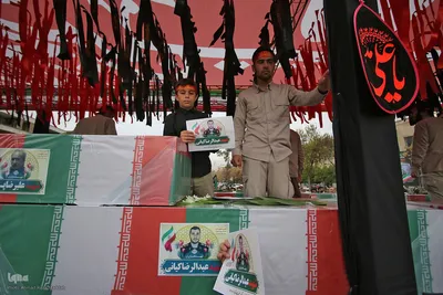 تشییع پیکر مطهر ۱۲ شهید جنگ رمضان در شیراز