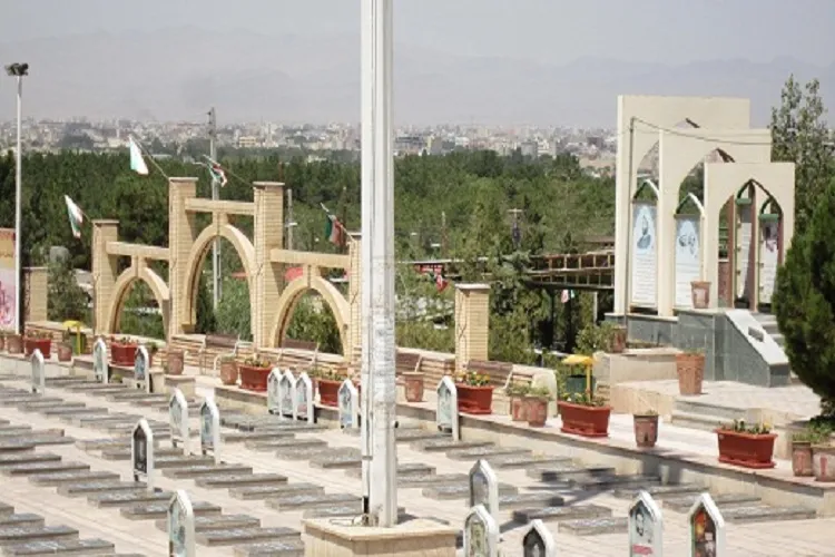 ‌کرمان ۸۵۹ گلزار شهدا دارد