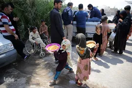 توزیع نذورات حسینی در میان گپرنشینان و اهالی فقیر روستاهای منطقه محروم جازموریان