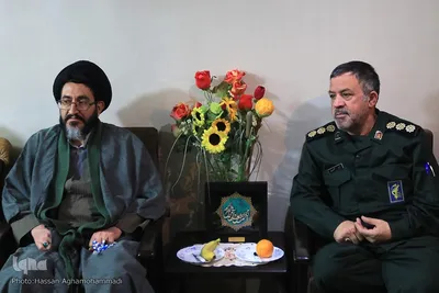 دیدار نمایندگان جامعه قرآنی با خانواده ناخدا سوم شهید علی اصغر سلیمانی، از شهدای قرآنی نیروی دریایی ارتش