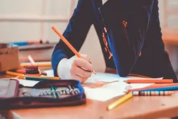Rechtsgutachten: „Kopftuchverbot an Grundschulen möglich“
