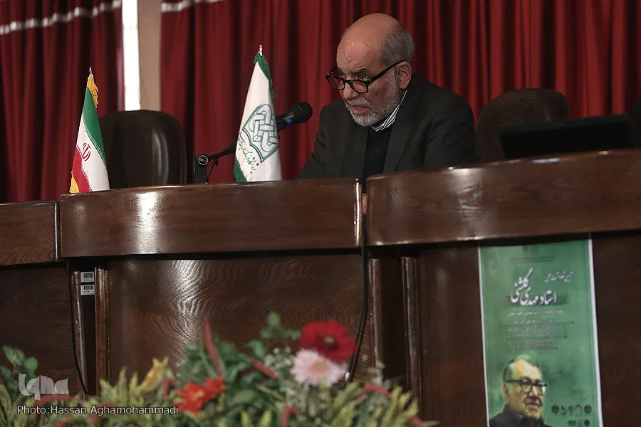 دکتر گلشنی پرچم‌دار فیزیکدانان خداشناس در ایران است